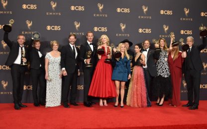 Gli Emmy Awards in 3 minuti: i vincitori, i look e la politica 