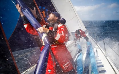 Volvo Ocean Race, scontro in mare: un morto