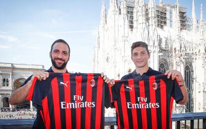 Higuain-Caldara show: che delirio in Piazza Duomo