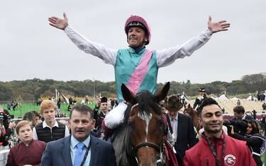 Ippica, storico Dettori: vince l'Arco di Trionfo