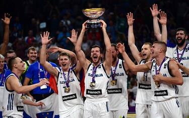 Slovenia campione d'Europa: 93-85 alla Serbia
