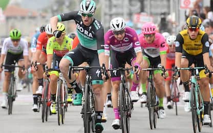 Giro, 7^ tappa: vince Bennett, Yates in rosa