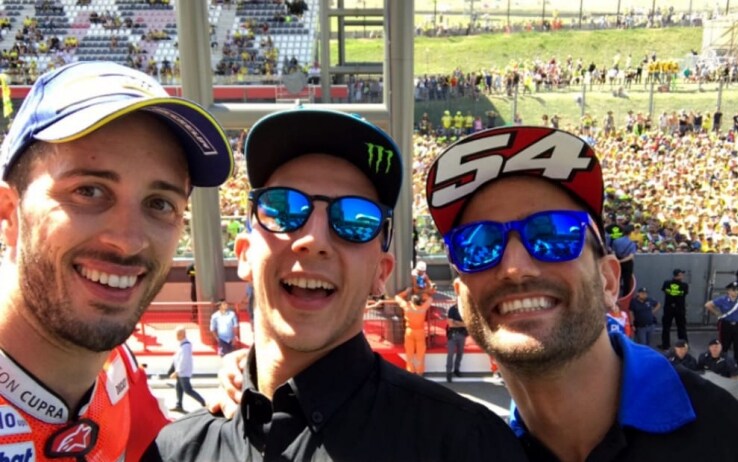 Andrea Dovizioso, Andrea Migno e Mattia Pasini: selfie italiano al Mugello nel 2017