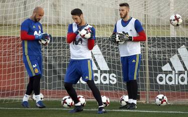 Problemi per Reina, lascia il ritiro della Spagna