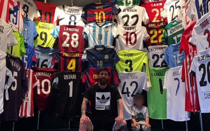 Il tesoro di Messi: c'è anche la maglia di Totti. E CR7? | Sky Sport