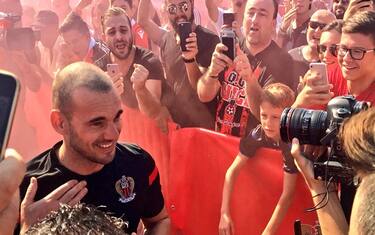 Nizza, ufficiale Sneijder: indosserà la 10