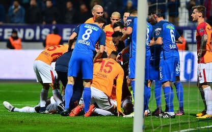 Galatasaray, paura per Gomis: malore in campo