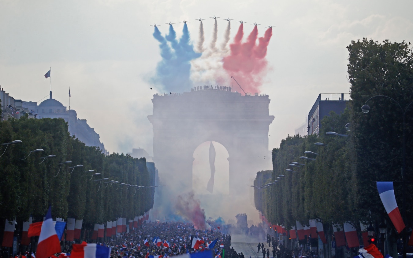 Francia, i campioni del Mondo tornano 'à la maison'. La festa sugli