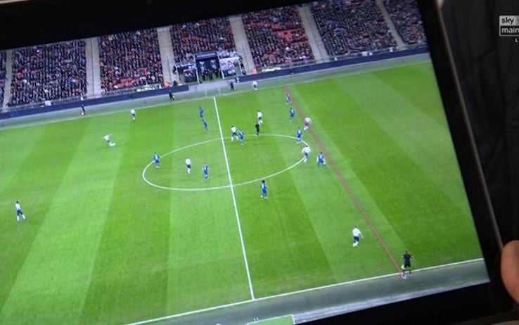 L'immagine sul laptop di Sarri: per l'allenatore del Chelsea Kane è in fuorigioco (Sky Sports) L'immagine sul laptop di Sarri: per l'allenatore del Chelsea Kane è in fuorigioco (Sky Sports)