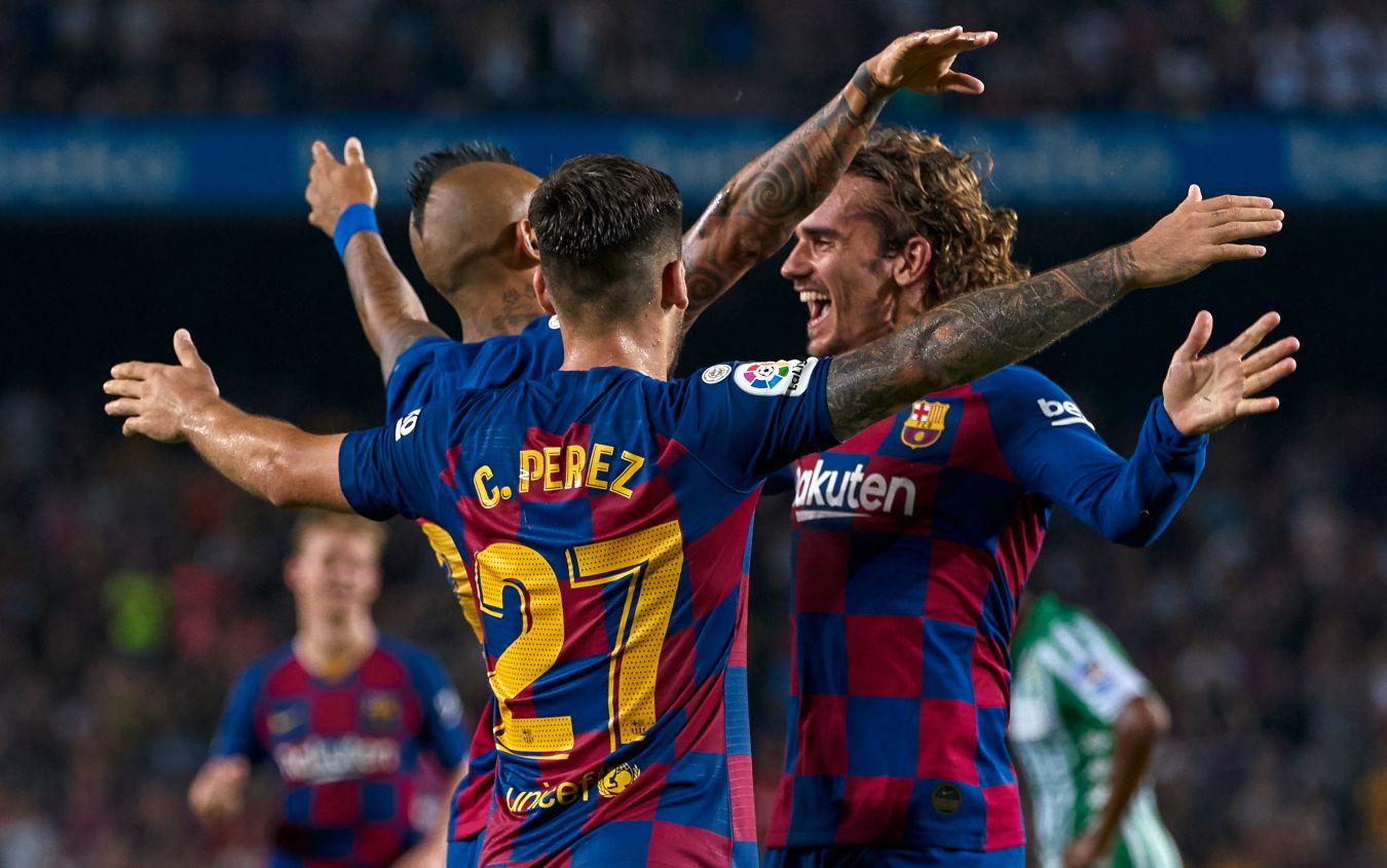 barcellona betis 5 2 due gol di griezmann primi 3 punti in liga per i blaugrana sky sport