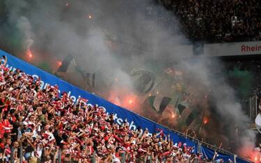 Colonia-Gladbach, petardo ferisce 12 persone