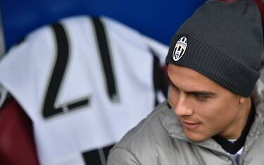 Dybala e Iturbe regalano coperte ai senzatetto