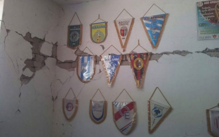 LA SEDE DELL'ARQUATA CALCIO DOPO LA SCOSSA DEL 24 AGOSTO 2016 LA SEDE DELL'ARQUATA CALCIO DOPO LA SCOSSA DEL 24 AGOSTO 2016