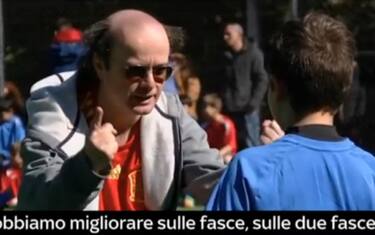 Spot anti papà-ultras: "Lasciate giocare i bimbi"