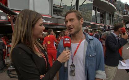 Totti si propone: "Se mi danno una Ferrari..."