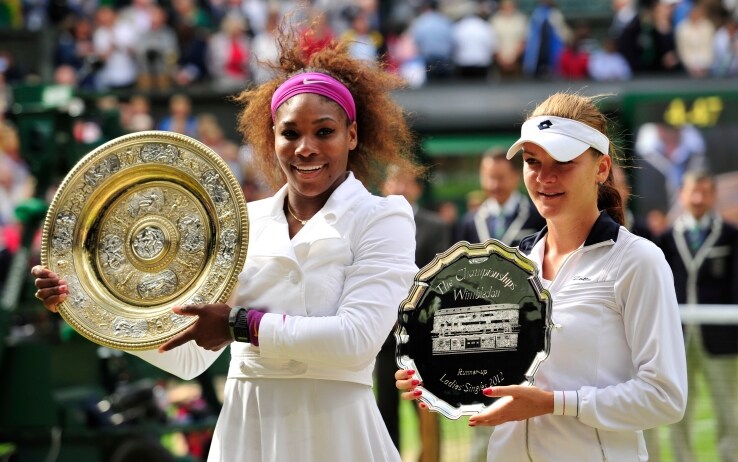 Serena Williams e Agnieszka Radwanska dopo la finale di Wimbledon 2012 (getty) Serena Williams e Agnieszka Radwanska dopo la finale di Wimbledon 2012 (getty)