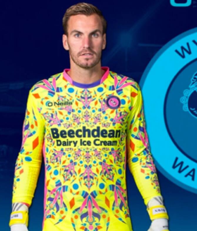 magliette con disegni strani