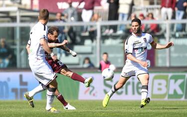 Palermo fermato dal Livorno, ok Carpi e Crotone