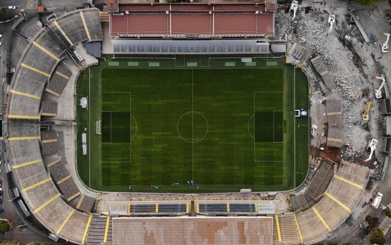 Стадион сверху. Бергамо стадион. Аталанта стадион. Футбольный стадион вид сверху. Стадион Аталанты реконструкция.