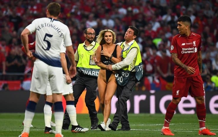 Kinsey Wolanski, la suocera fa invasione di campo alla finale Mondiale