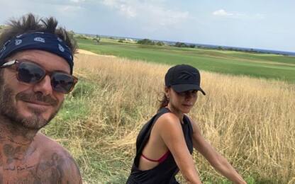 La Puglia di Beckham: selfie in bici con Victoria