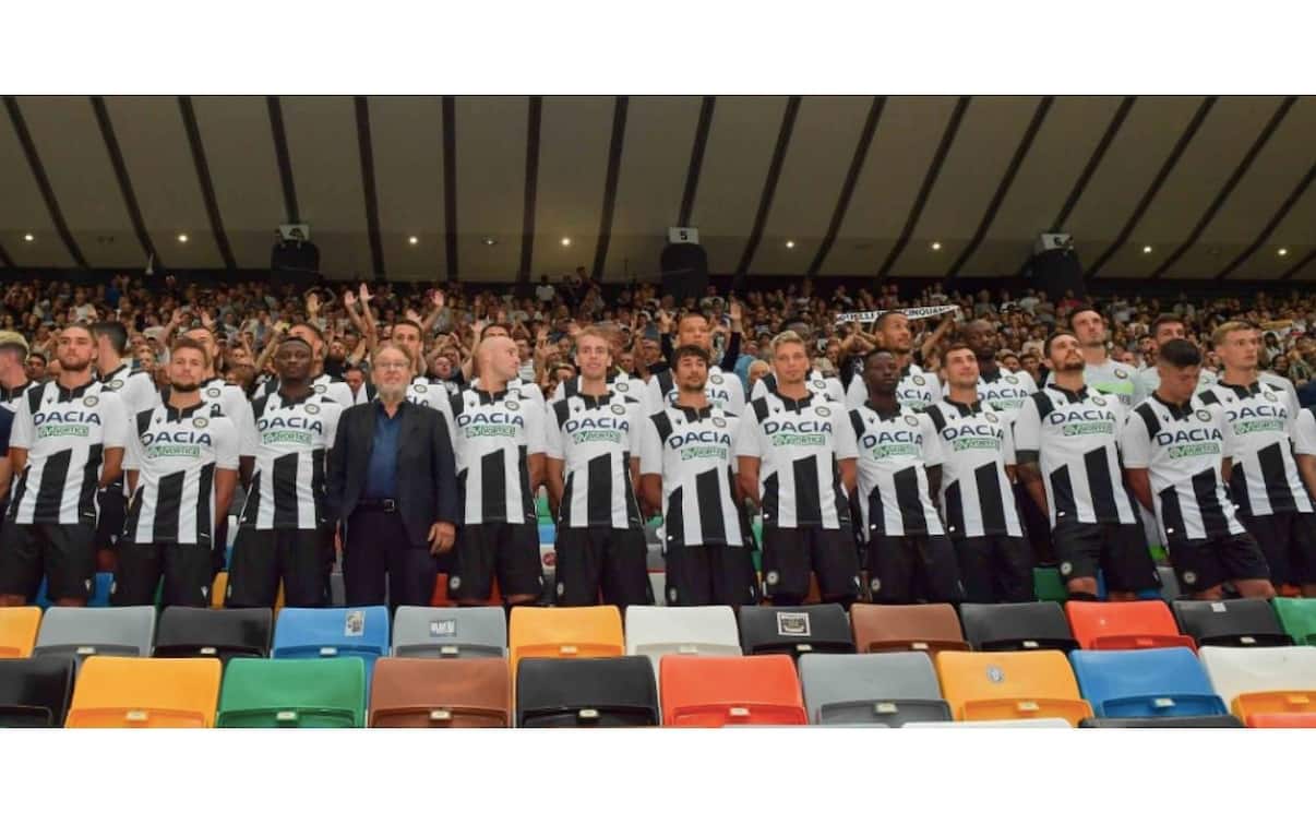 Udinese, la nuova maglia per le partite in casa ispirata a quella di Zico. LE FOTO Sky Sport Udinese, la nuova maglia per le partite in casa ispirata a quella di Zico. LE FOTO Sky Sport