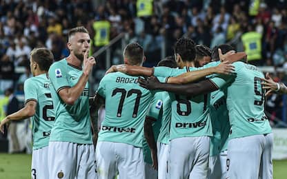 Lautaro-Lukaku, l'Inter batte 2-1 un buon Cagliari