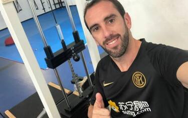 Cagliari, idea Godin: trattativa con l'Inter