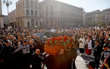 Ultimo saluto a Squinzi, quanta Serie A al Duomo