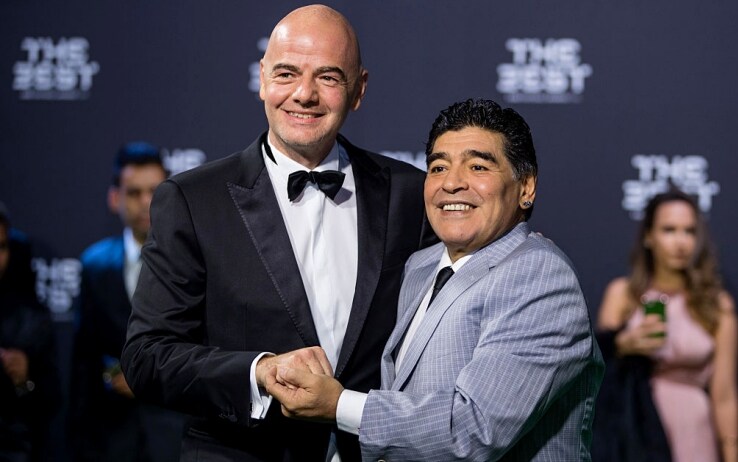 Diego Armando Maradona e Gianni Infantino (Getty)