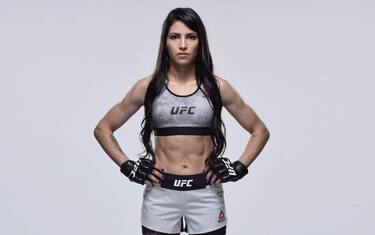 Tenta di rapinare lottatrice MMA: aggressore ko
