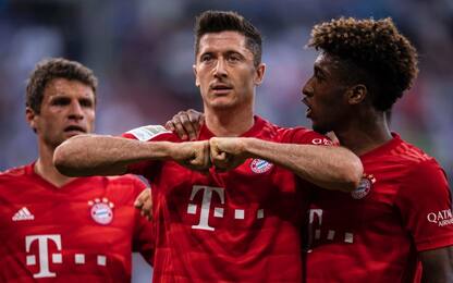 Triplo Lewa, Schalke 04 travolto: super Bayern