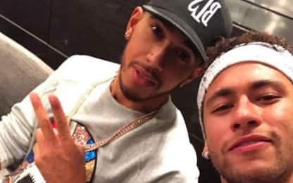 Barça, Neymar fa festa con Hamilton. Poi in disco