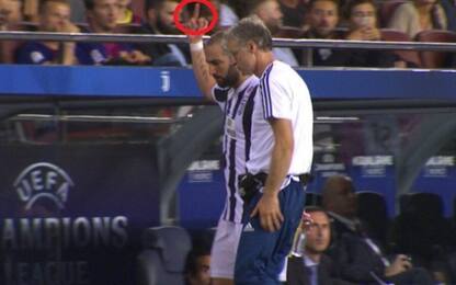 Higuain, dito medio al Camp Nou dopo il cambio