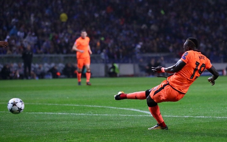 Sadio Mané calcia e col piatto destro e trova lo 0-1 Sadio Mané calcia e col piatto destro e trova lo 0-1