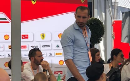 Bonucci e Chiellini tifano nel box Ferrari 