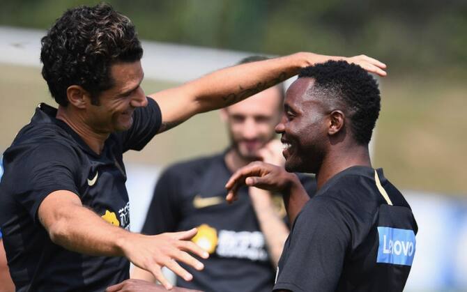 Lautaro Martinez Torna Ad Allenarsi Con L Inter Le Foto Del Primo Allenamento Sky Sport
