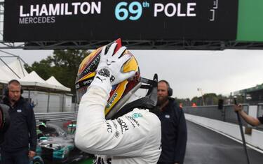 Hamilton super, pole a Monza. Ferrari indietro