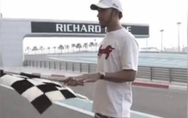 Hamilton a lezione di sbandieramento da Will Smith