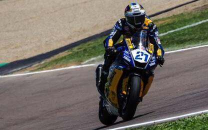 Supersport, pole Krummenacher. Perez nella 300