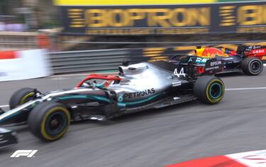 Hamilton re a Monaco. Vettel 2°, Leclerc si ritira