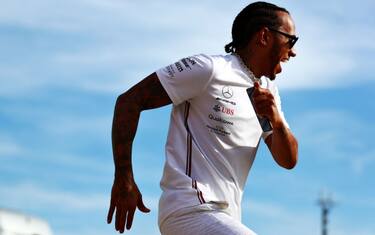 Hamilton in fuga, Bottas scivola a -36