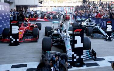 Beffa Rossa, Hamilton vince in Russia. Leclerc 3°