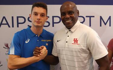 Tortu e il mito: abbracci e consigli da Carl Lewis