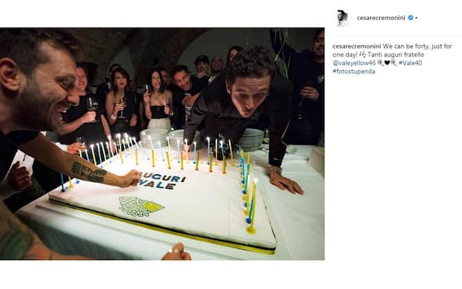 Il Super Compleanno Di Valentino Rossi Che Festa Per I 40 Anni Le Foto Sky Sport