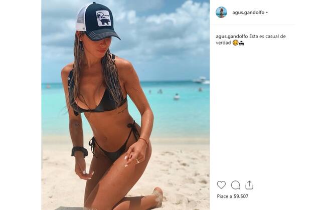 Le Vacanze Del Toro Lautaro Martinez E Agustina Gandolfo Pazzi D Amore Le Foto Sky Sport