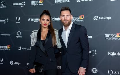 Leo e Antonella al debutto di "Messi 10". FOTO