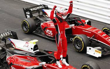 Monaco, Fuoco e fiamme: sua la Sprint Race in F2