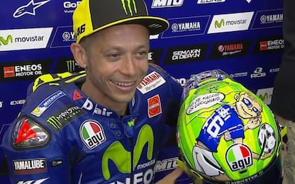 Rossi, nuovo casco: "Mo je faccio er cucchiaio"