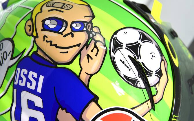 Valentino Rossi Come Cambia Il Casco Nella Storia Della Motogp Le Foto Sky Sport